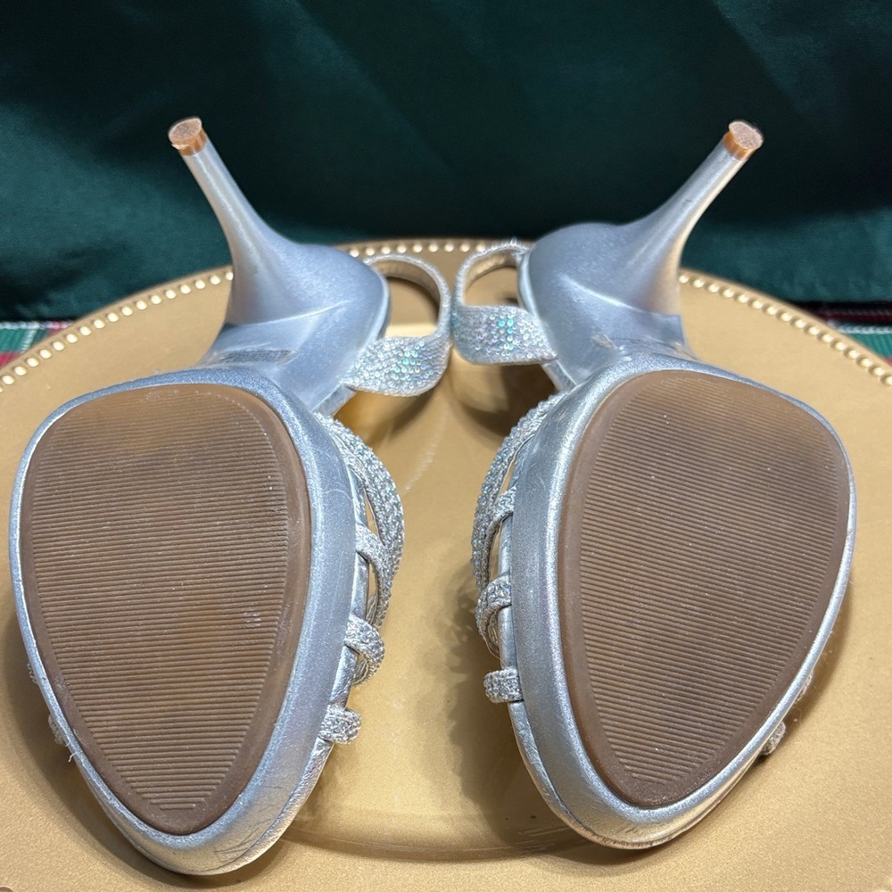 🖤Silver Slippe Elegant Silver Heels🖤 - Picture 6 of 8